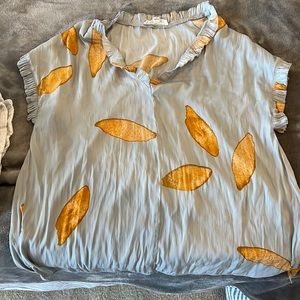 Small work shirt. Perfect condition, only worn twice. Grace and gather